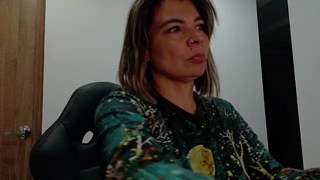 Chat +18 de charlotedoll ao vivo