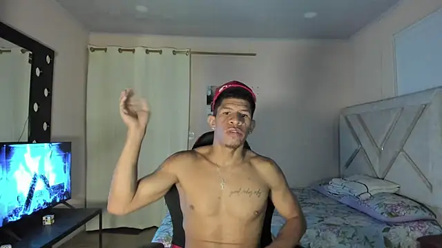 Toptony22's Live XXX Chat