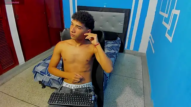 efrain_boy Chat XXX live