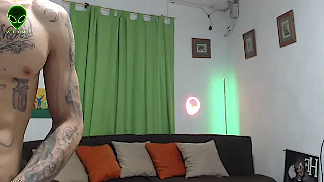 alpha_zom's Live XXX Chat