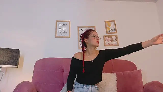 צ'אט XXX בשידור חי של Karina2Smith