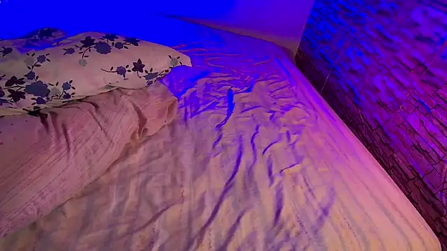 xFemboyToy Adlı Modelin Canlı XXX Sohbeti