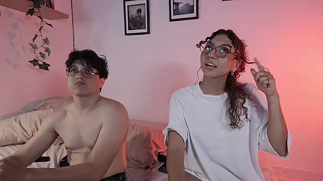 Mia_belmont's Live Chat Room