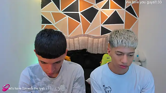 Juan_Nd_Steven's Live XXX Chat