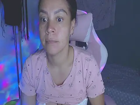 shayna_cute Adlı Modelin Canlı XXX Sohbeti