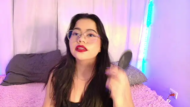 LilyRousee Adlı Modelin Canlı XXX Sohbeti