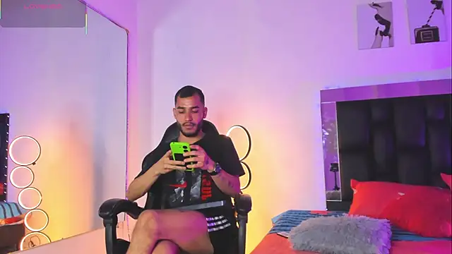 צ'אט XXX בשידור חי של MaxPower003
