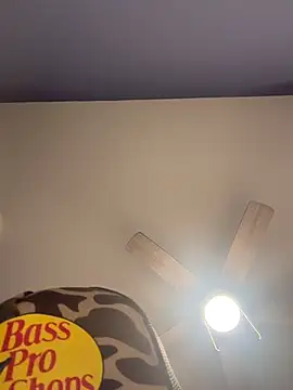 HungStr8Lightskin's Live XXX Chat