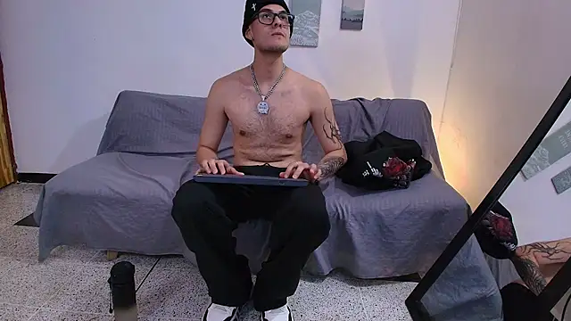 Vlad__night Adlı Modelin Canlı XXX Sohbeti