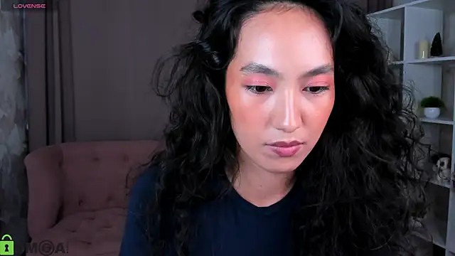 FlirtyAura's Live XXX Chat