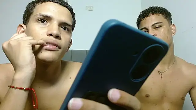 Chat XXX en directo de Jose_And_Daniel