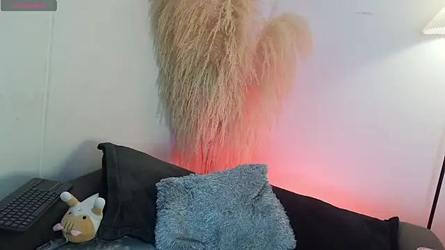 mia_roux1 Adlı Modelin Canlı XXX Sohbeti