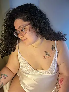 CurlyMilf_Vannexxxa: онлайн-секс-чат