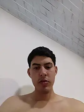 3hornys-straights' Live XXX Chat