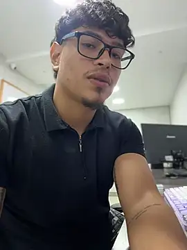Chatroom XXX en direct de alekzamo