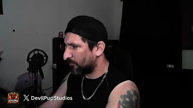 DevilPup75_ élő XXX-chatje