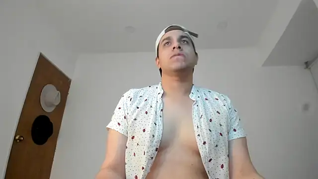 Latin_boy_surprisee: онлайн-секс-чат