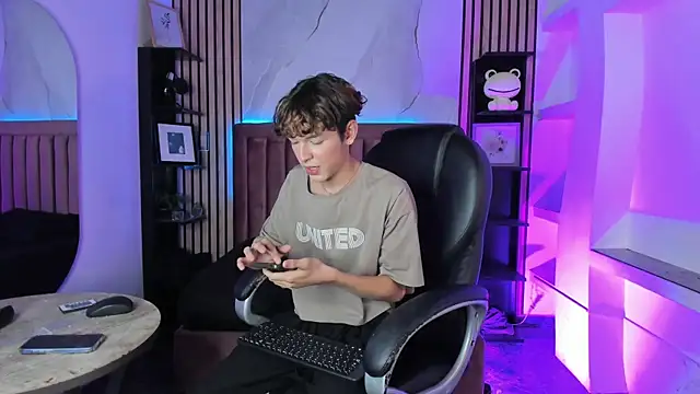 Živý XXX chat SthepanodiMonaco