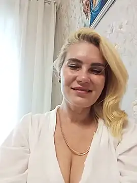 Chat +18 de JennyOMay ao vivo