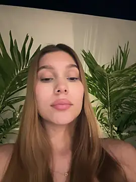 Nikii__ লাইভ XXX চ্যাট