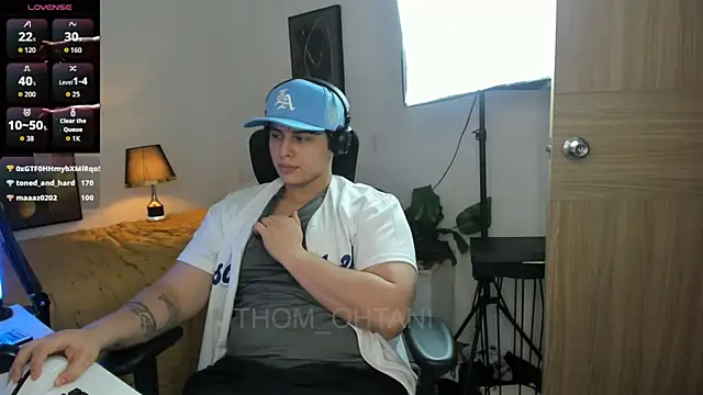 צ'אט XXX בשידור חי של Thom_Ohtani