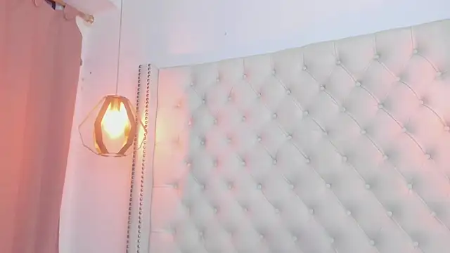 Chat +18 de _ISALITTLESTAR_ ao vivo