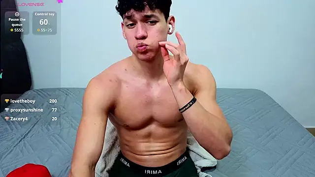 Luke_Muscle élő XXX-chatje