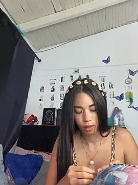 Milleradhara24 Adlı Modelin Canlı XXX Sohbeti