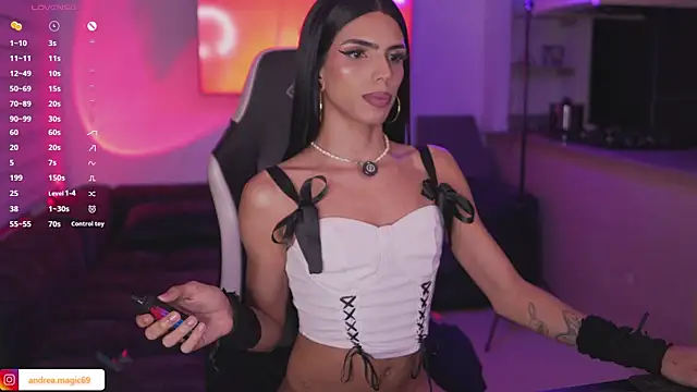 Chat +18 de andrea_magic69 ao vivo