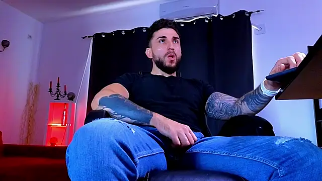 MightyAaron66 live XXX chat