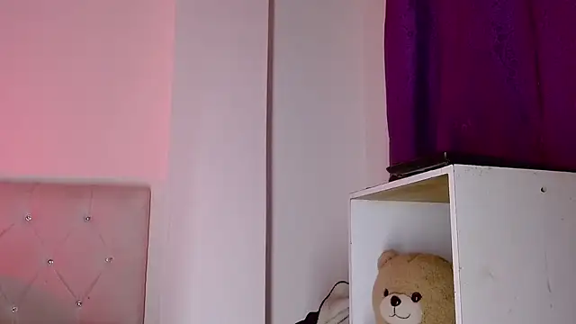 Angel_foxc13 即時 XXX 聊天