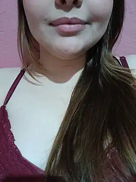 Klara2221 现场XXX聊天