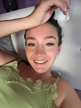 QuietNicole Adlı Modelin Canlı XXX Sohbeti