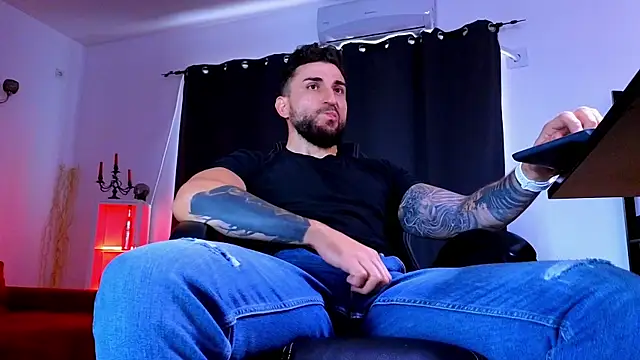 Chatroom XXX en direct de MightyAaron66