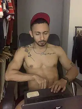 NicolasChest_xxx's Live XXX Chat