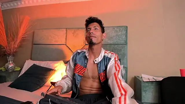 NoaahTylor's Live XXX Chat
