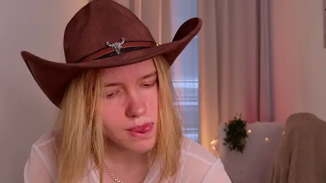 MilanaRayy élő XXX-chatje