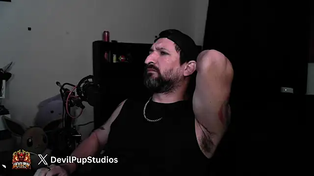 DevilPup75_ élő XXX-chatje