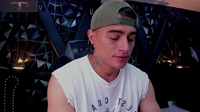 LiamDeeps' Live XXX Chat