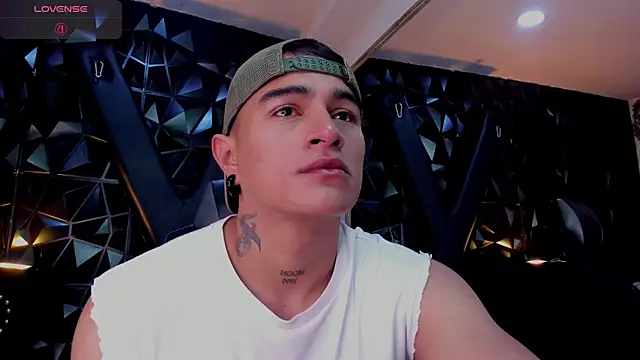 LiamDeeps live XXX chat