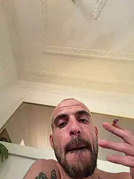 Nipo1: διαδικτυακό σόου στην κάμερα