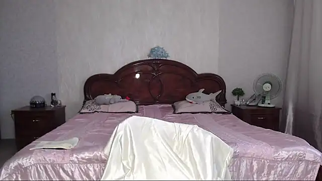 Batari élő XXX-chatje