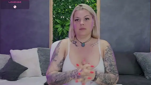 Chat +18 de Issa_Jo ao vivo
