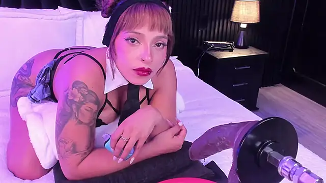 MiiaaMoonroee's Live XXX Chat