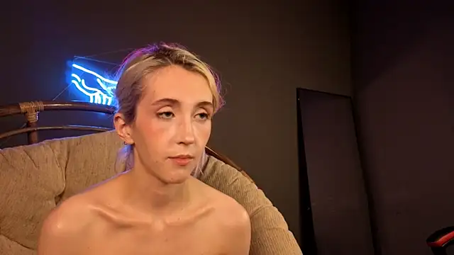 Elen__Moore Chat XXX in diretta