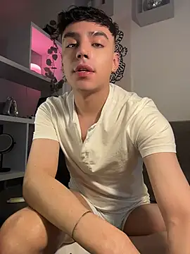 aronnhidden Chat XXX live