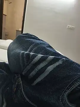 singalguy12 Show in webcam