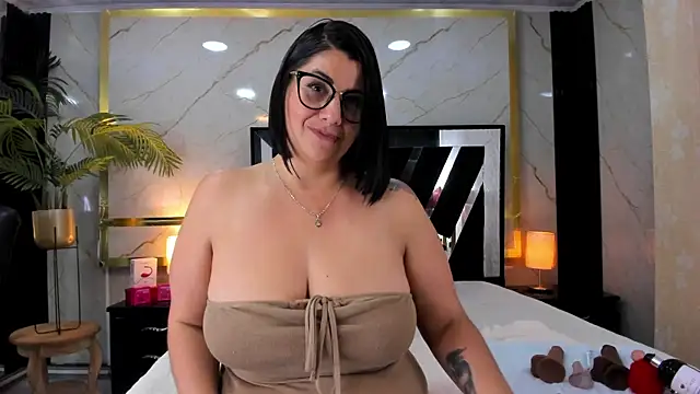 Chatroom XXX en direct de Angele-roux-