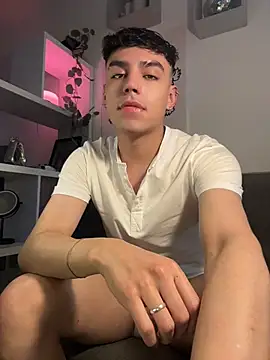aronnhidden live XXX chat
