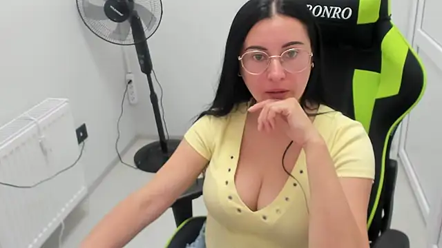 XXX chat uživo modela ChloeVibee